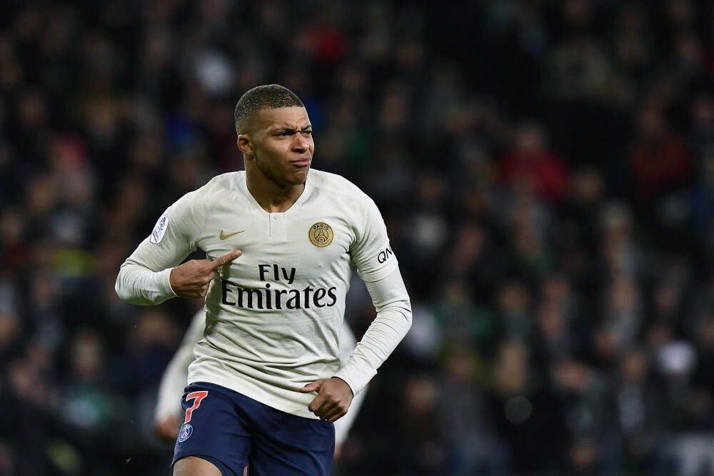 在火车站，看见行进的中国